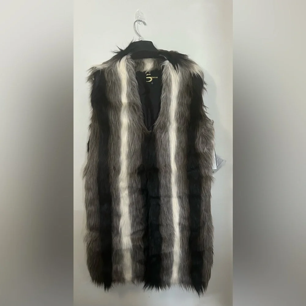 Serena Williams Signature Faux Fur Vest - Picture 3 of 7